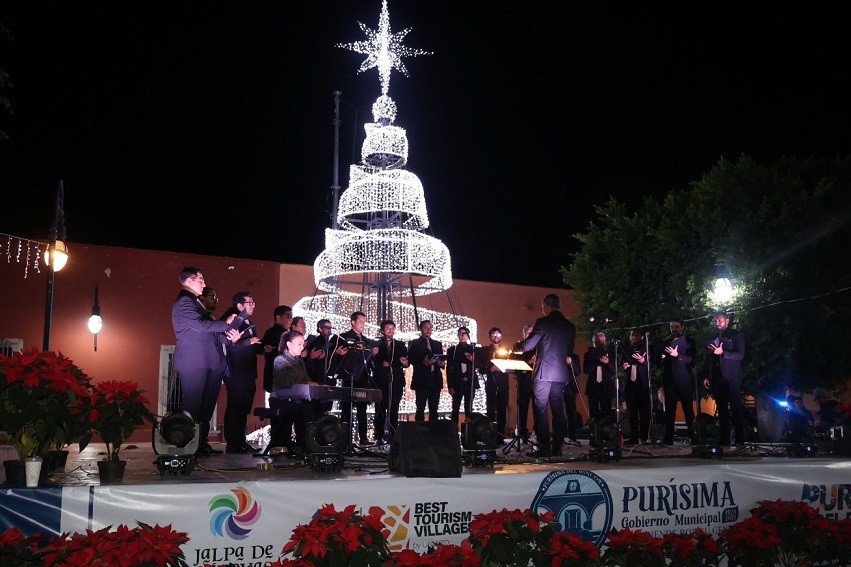 Encienden la Navidad en Jalpa de Cánovas