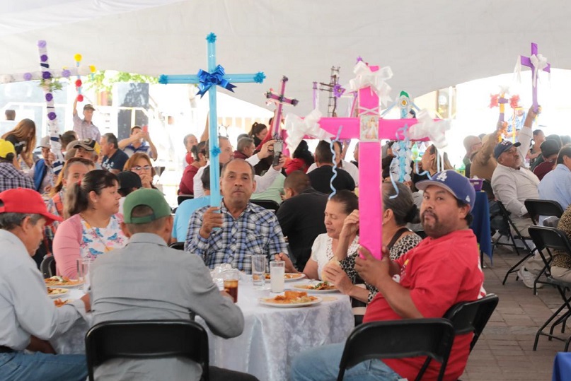 Celebran a trabajadores de la construcción