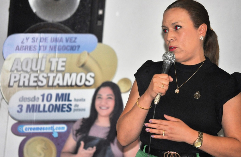 Presentan financiamiento a transportistas