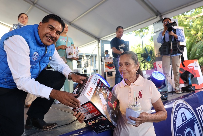 Celebran a mamás en Purísima
