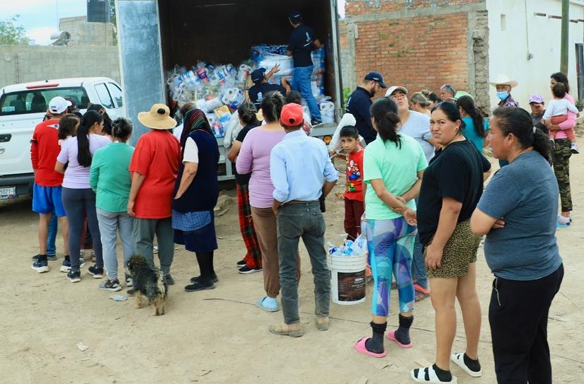 Entrega DIF apoyo a afectados por inundación en Ibarra