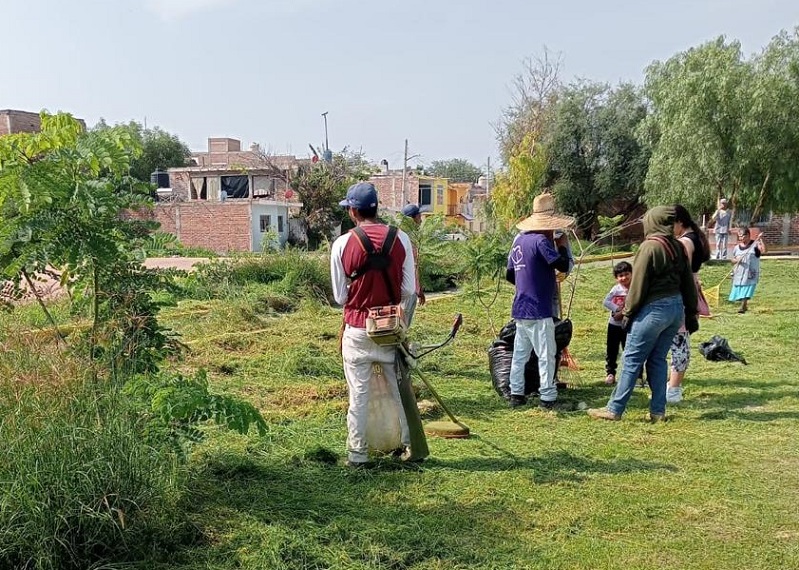 Limpian zona de Purísima con programa ‘Aquí Presente’