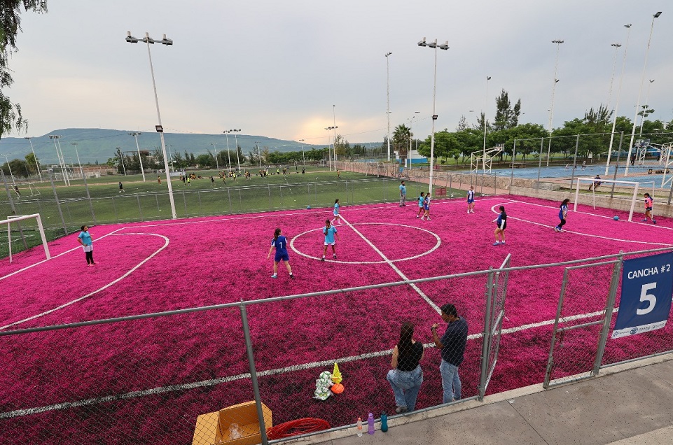 Inaugura Purísima cancha rosa