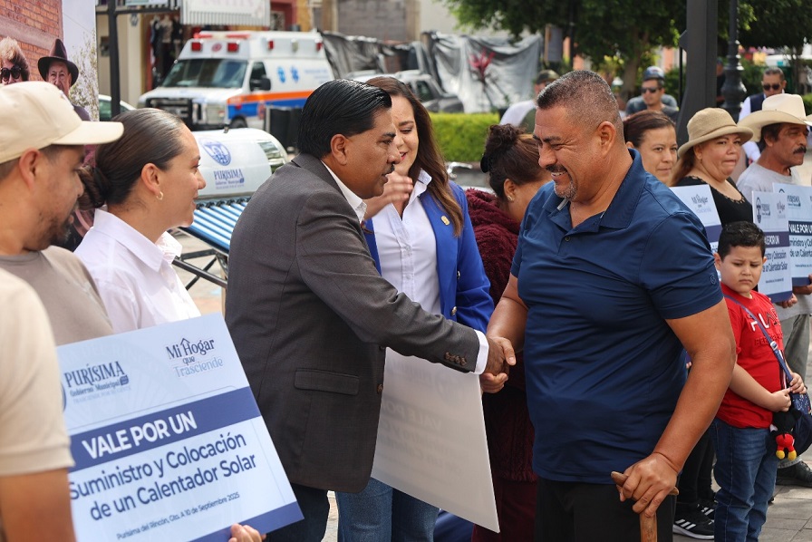 En Purísima entregan calentadores a 600 familias