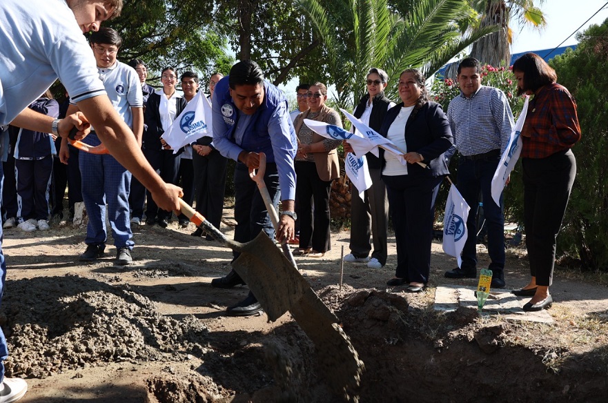 Construyen estacionamiento en CECyTE Purísima I