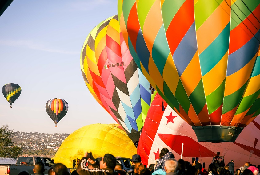 Disfrutan miles de familias en el Festival del Globo