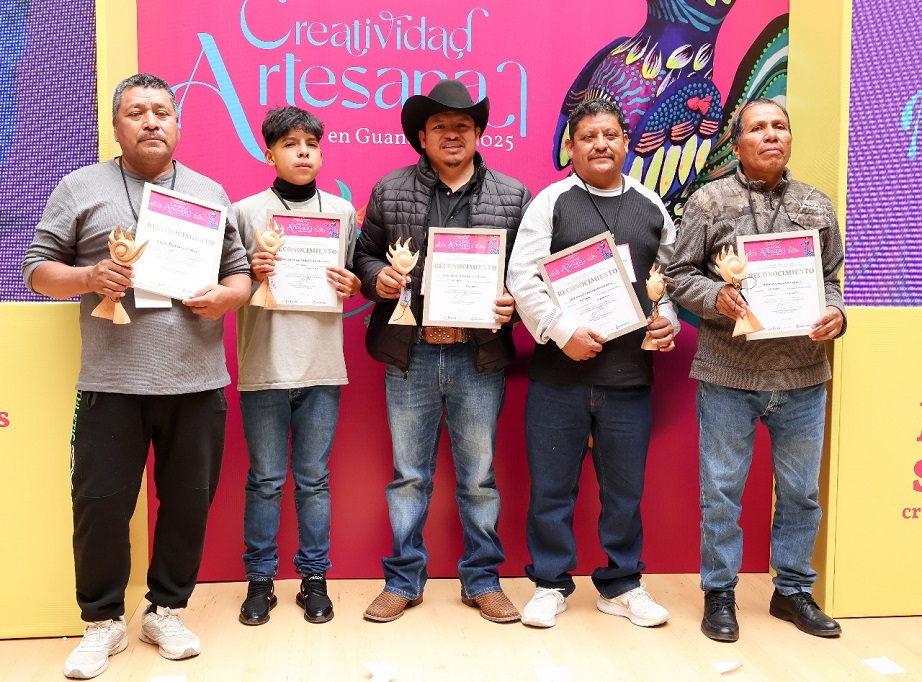 Reconocen creatividad de artesanos