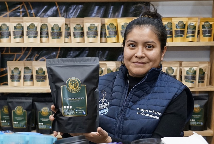 Fortalece Pabellón de la Gente economía en Feria de León