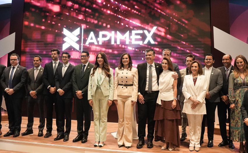 Gobernadora toma protesta a nuevo Consejo de APIMEX