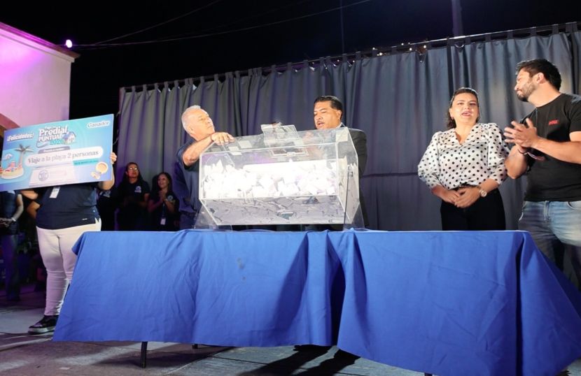 Premia Purísima a los que pagan su predial