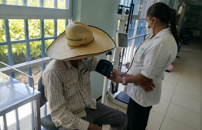 Dan prioridad a atención de adultos mayores