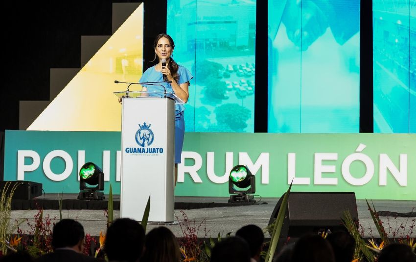 Presenta Libia la Sala C5 del Poliforum de León