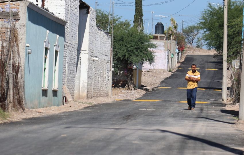 Mejoran vías en Potrerillos, Purísima