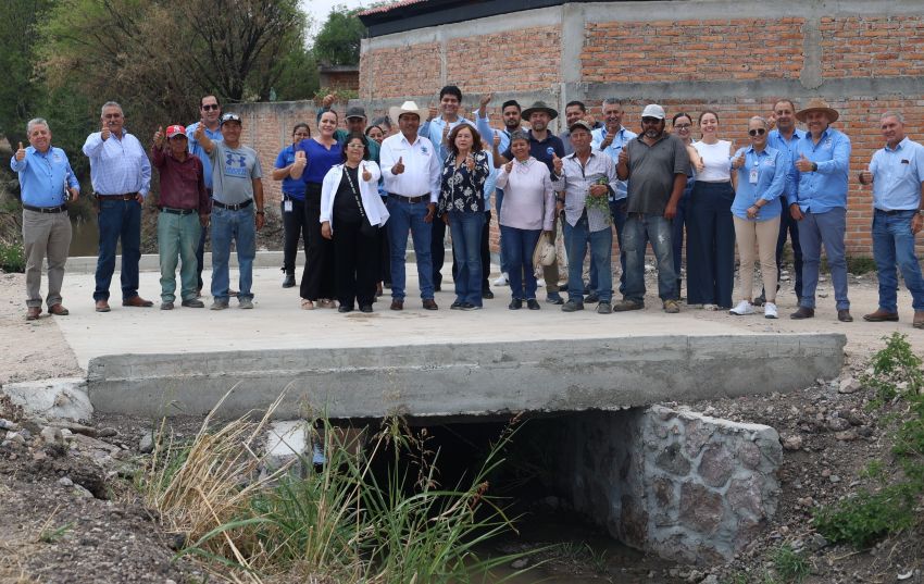 Entregan puente en El Pedernal, en Purísima