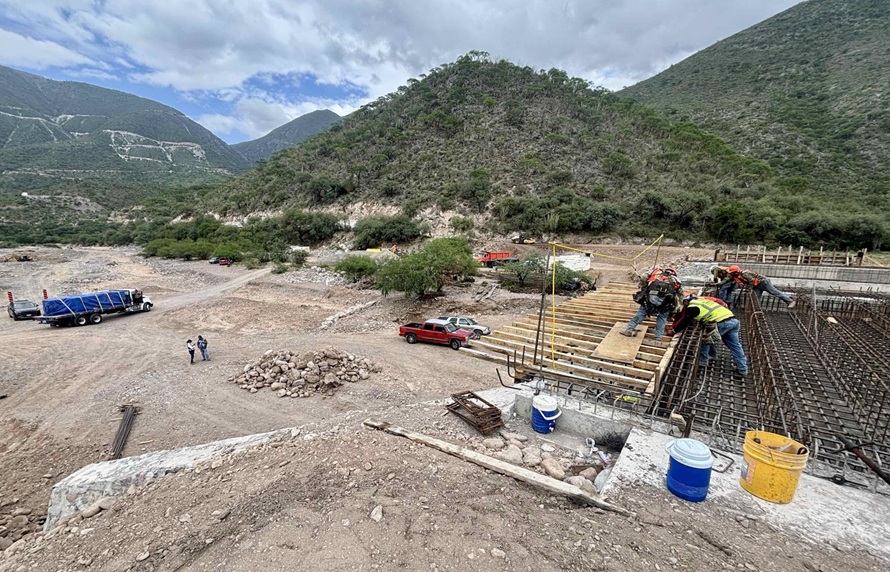 Avanza conectividad en Xichú
