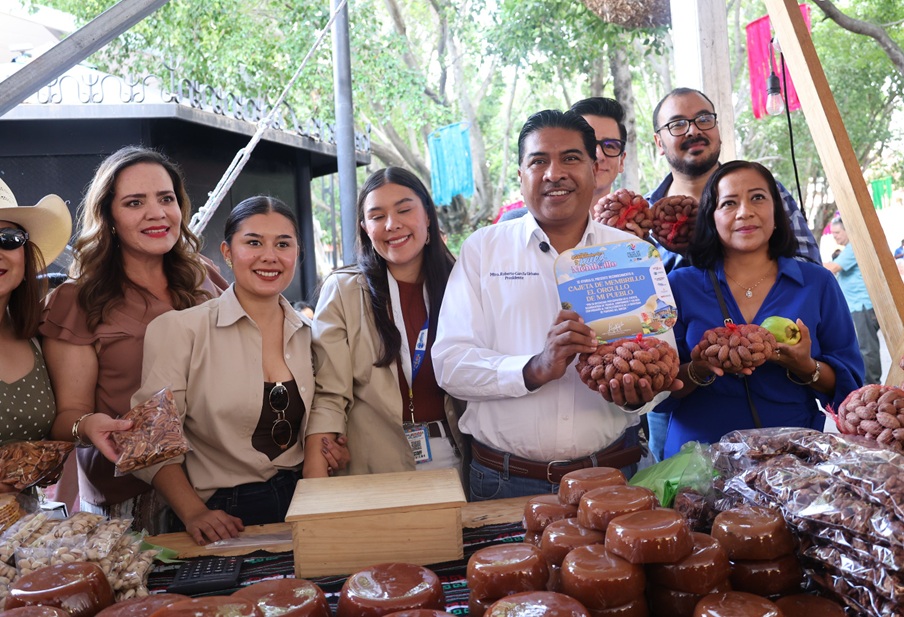 Es un éxito Feria de la Nuez y el Membrillo en Jalpa de Cánovas