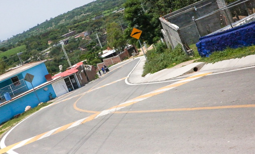 Entrega Libia obras en Irapuato