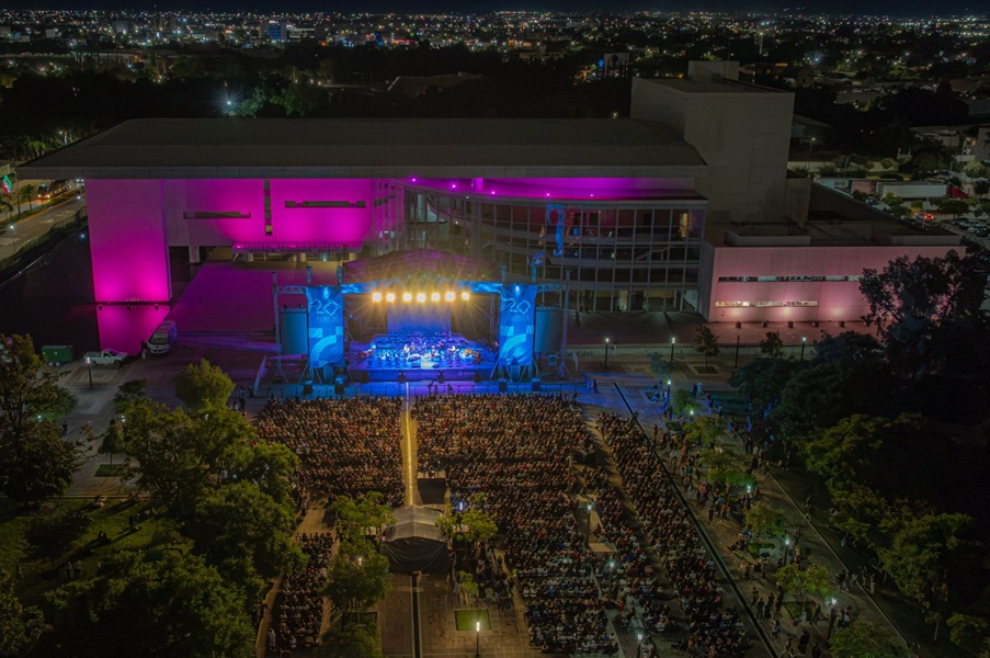 Celebra León 20 años del Forum Cultural