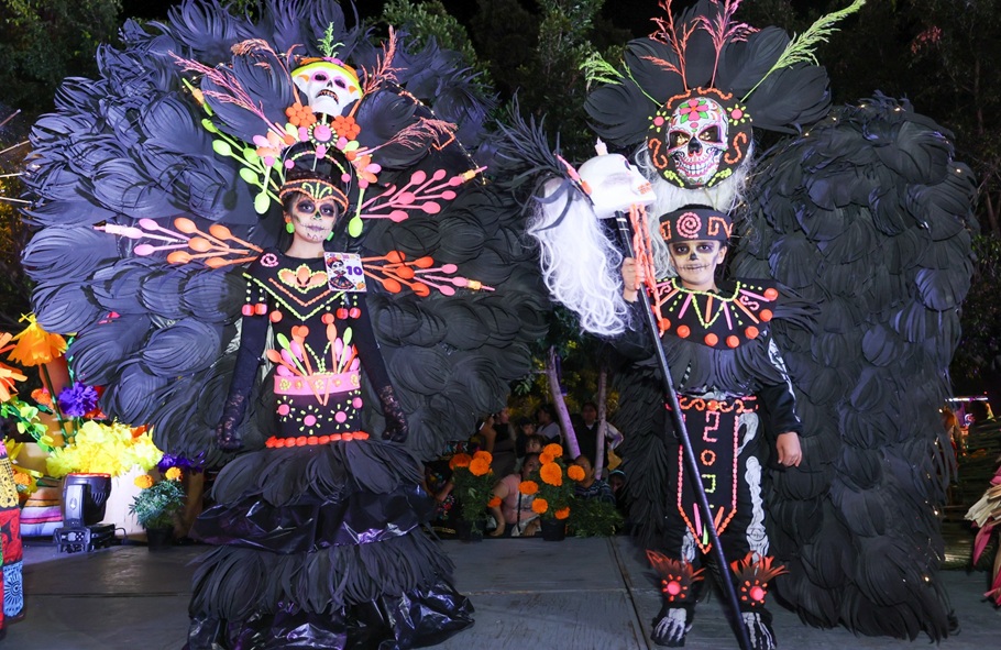 Catrinas desfilan y engalanan a Purísima Catrinas desfilan y engalanan a Purísima